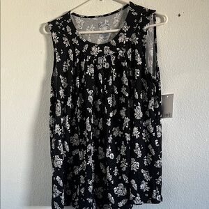 Croft & Barrow Black and White Floral Sleeveless Top
